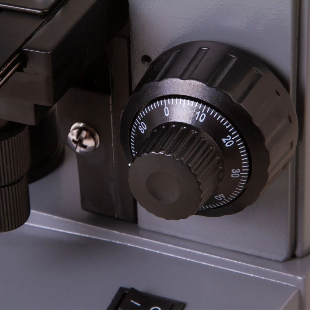 Microscopio biológico monocular Levenhuk 320 PLUS