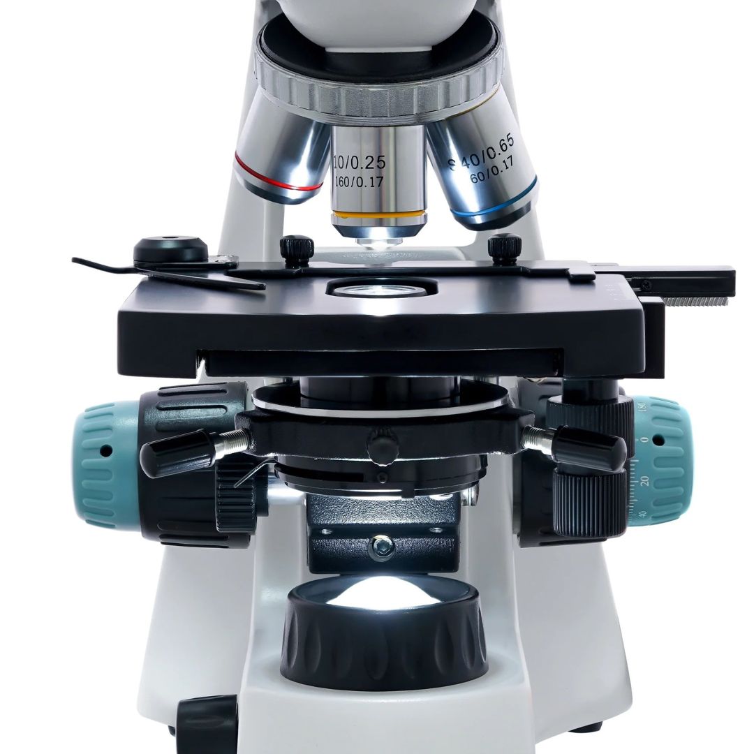 Microscopio trinocular Levenhuk 400T