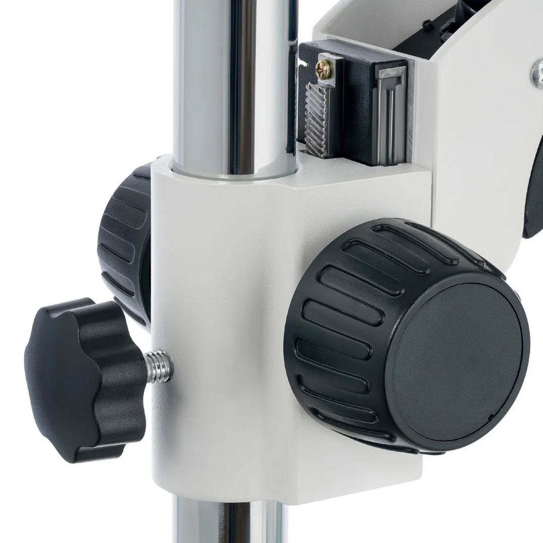 Microscopio trinocular Levenhuk 500T