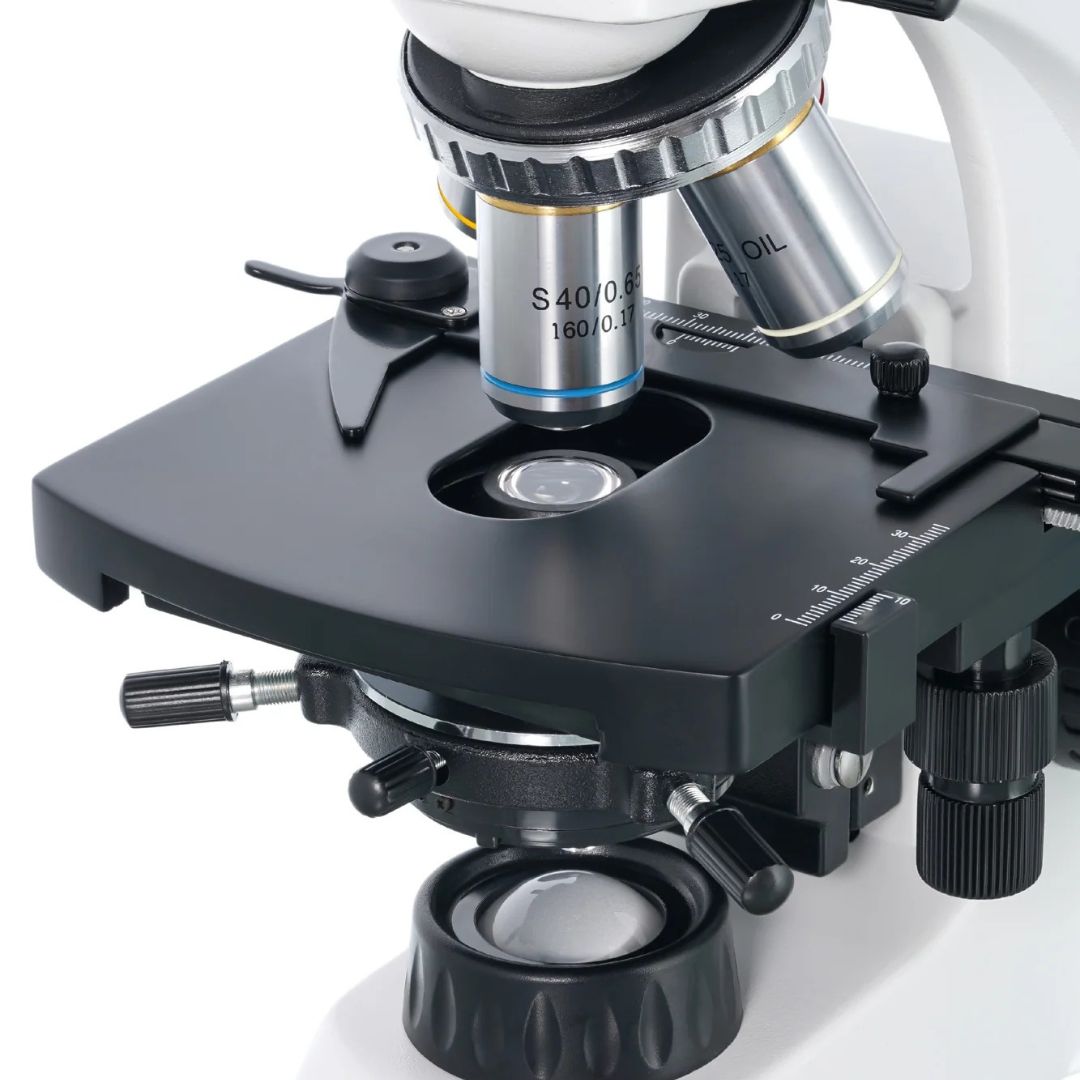 Microscopio trinocular digital Levenhuk D400T