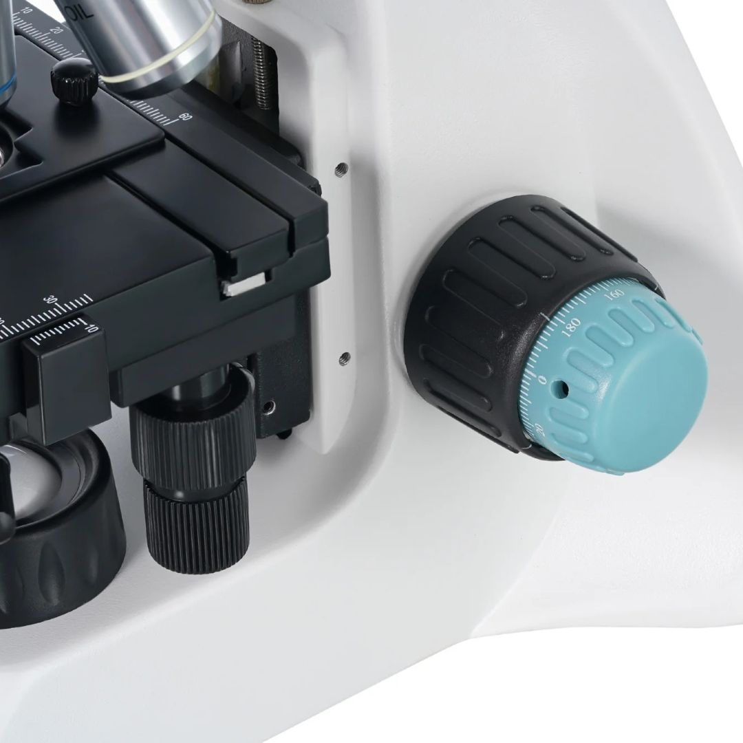 Microscopio trinocular digital Levenhuk D400T