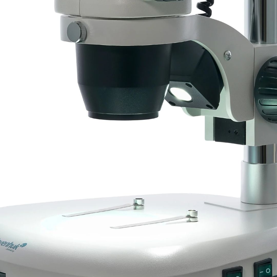 Microscopio trinocular Levenhuk 500T