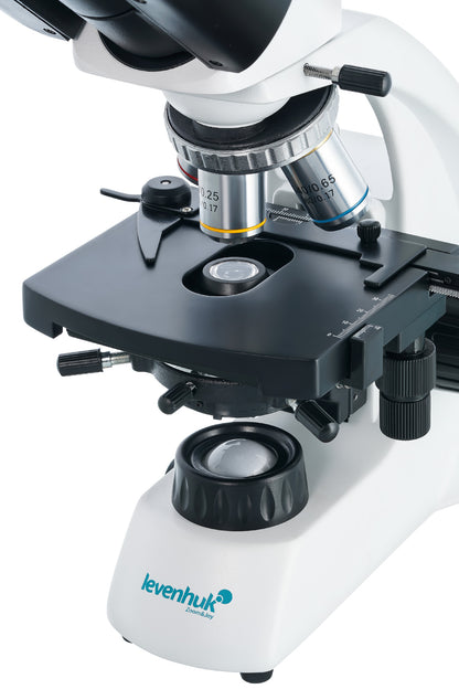 Microscopio trinocular Levenhuk 400T