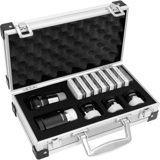 Set of eyepieces and accessories with case