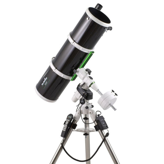 Telescopio Sky-Watcher de 200 mm f/5 en NEQ5 Pro Go-To Black Diamond