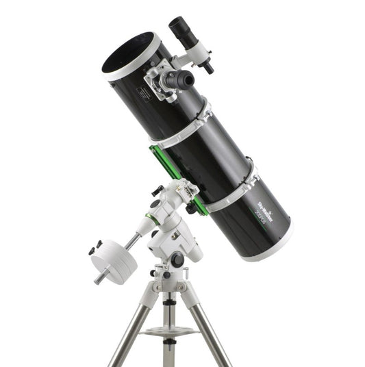 Telescópio de dupla velocidade Sky-Watcher 200mm f/5 em NEQ5 Black Diamond 