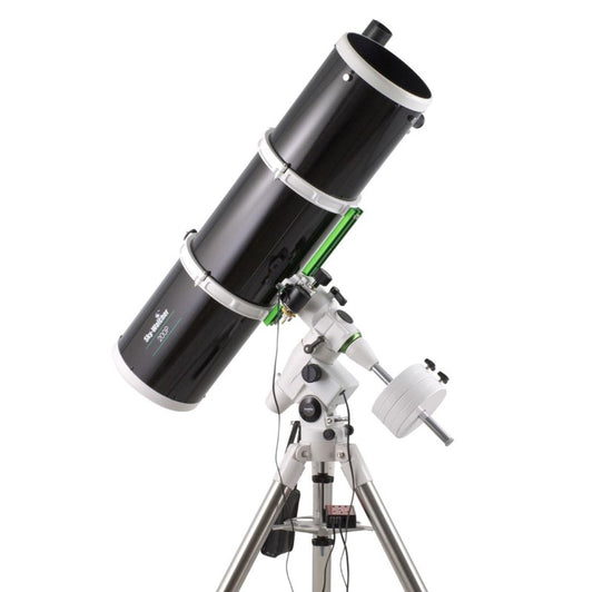 Telescopio Sky-Watcher de 200 mm f/5 en BD motorizado de doble eje NEQ5
